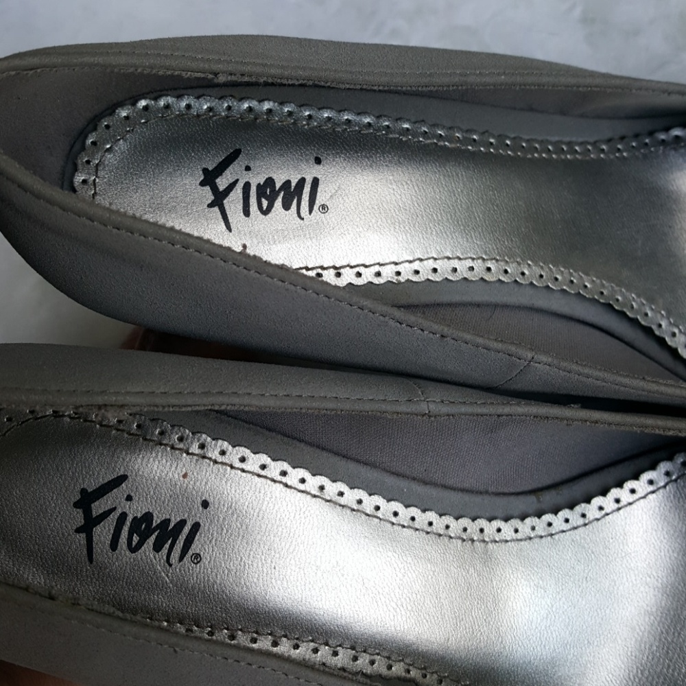 Gray pumps - Picture 6 of 8
